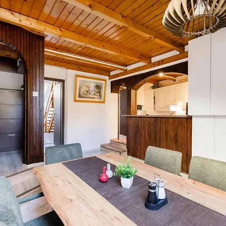 Unique Experience Apartman *